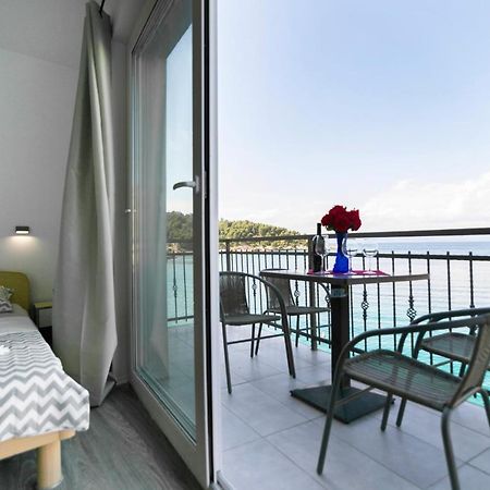 Royal Rina Apartmani Stomorska Luaran gambar