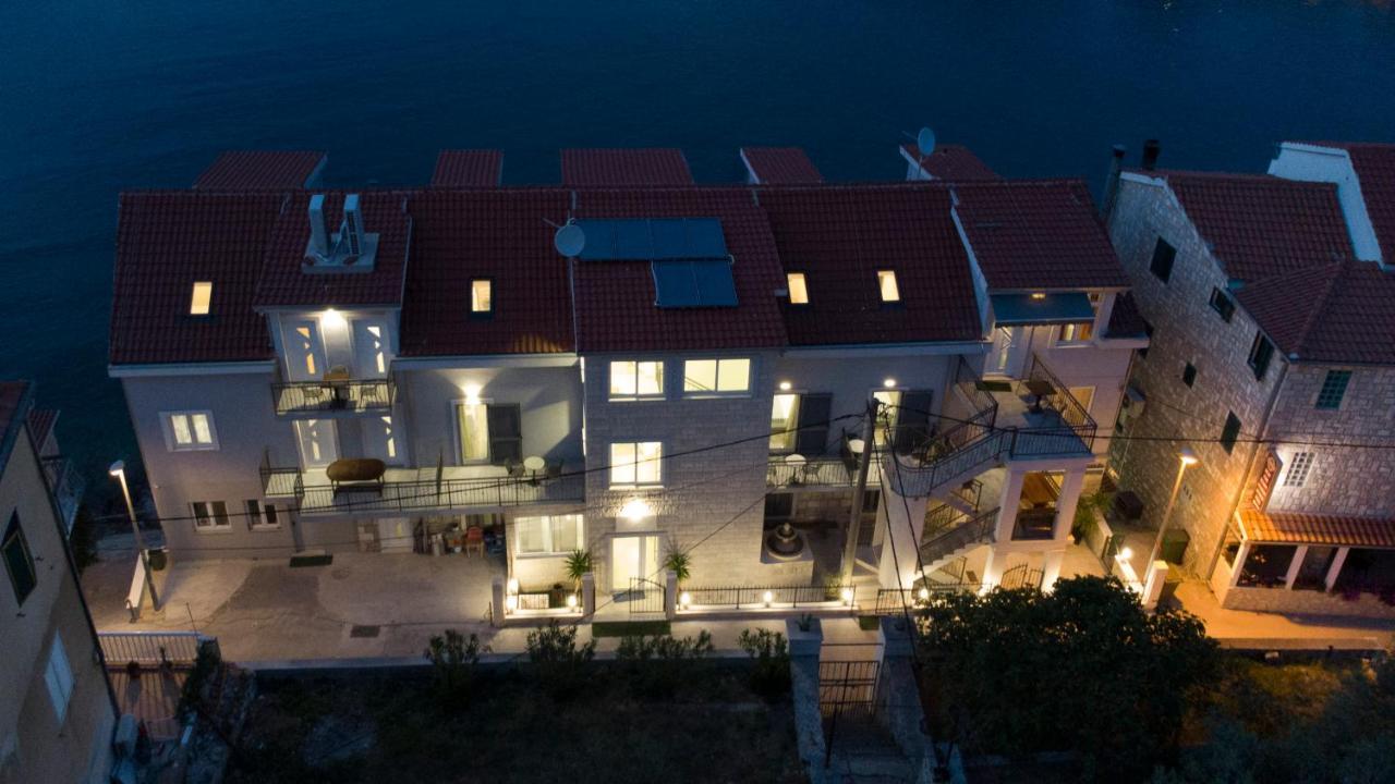 Royal Rina Apartmani Stomorska Luaran gambar